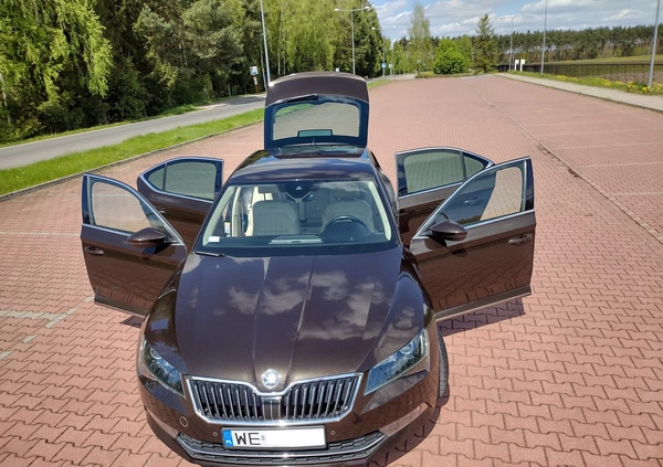 Skoda Superb cena 96500 przebieg: 88000, rok produkcji 2017 z Warszawa małe 781